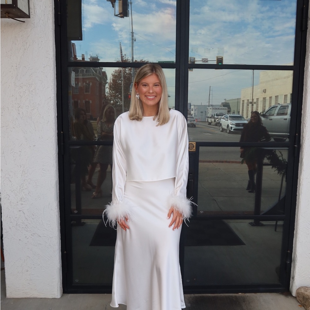 Elegant White Satin Set with Feather Cuffs